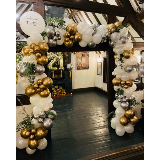 Golden and White Birthday Decoration Golden and White Birthday Decoration