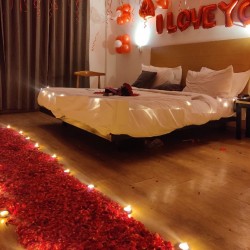 12 hrs Stay With Romantic Decoration Noida Sector 26